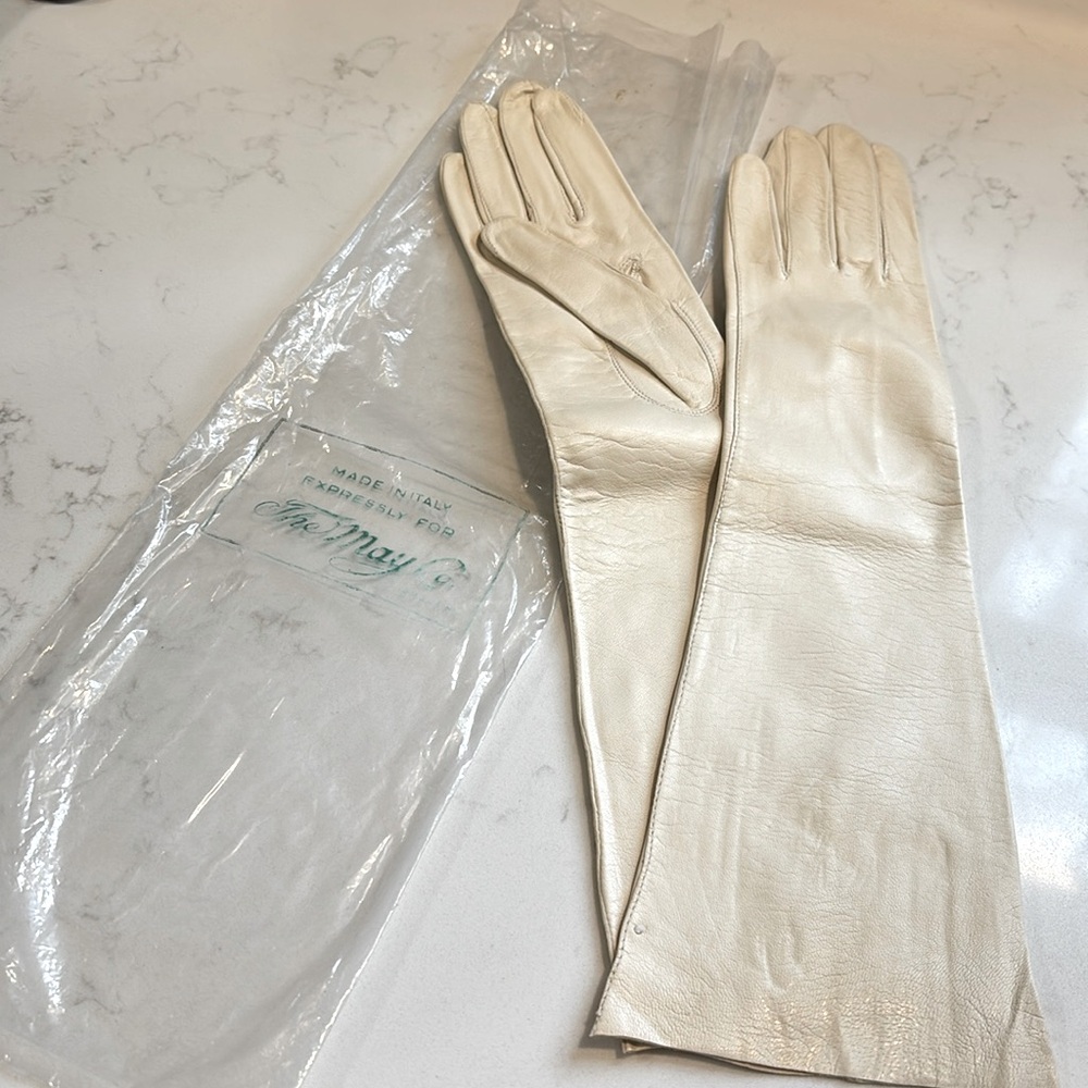 Vintage new cream colored leather gloves, 1940’s (?), never worn, original bag 8